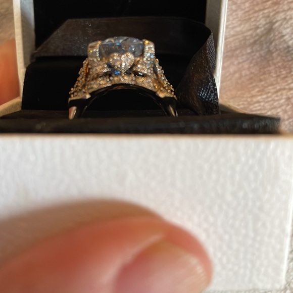 Beautiful large stone ring size 8. Light blue jewel - Picture 12 of 12